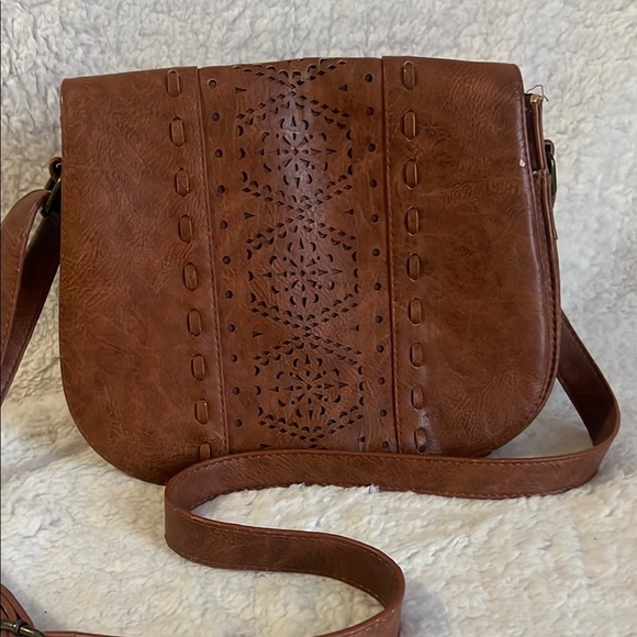 b.o.c. Brown Leather Crossbody Bag with Vintage Appeal - Picture 11 of 16